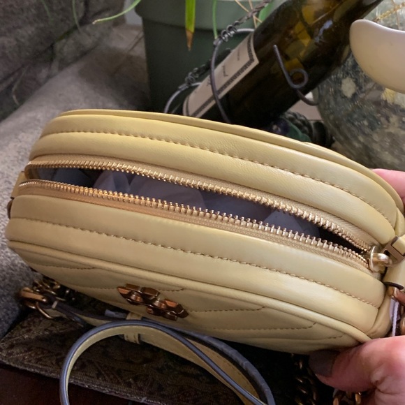 SOLD⛔️Authentic TORY BURCH Quilted leather logo zip top Crosby - Picture 8 of 16